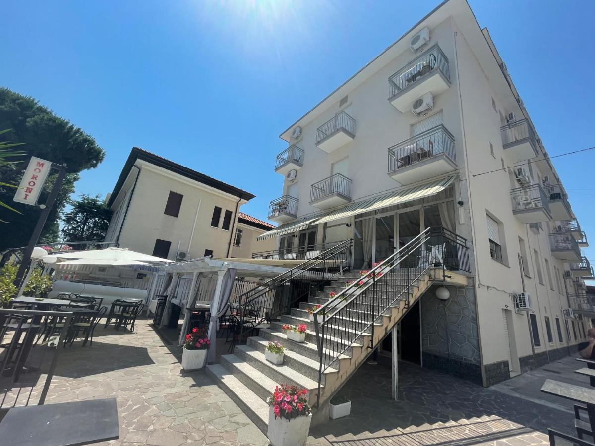 Hotel Moroni Rimini Exterior photo